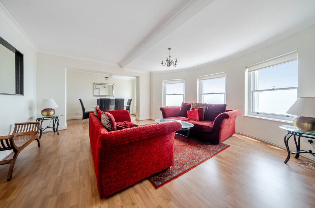 Property photo 3 of 16 Picture 3