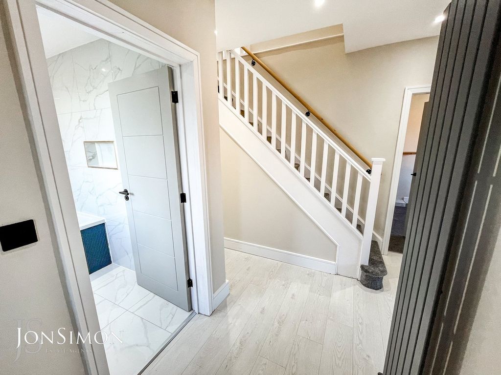 Property photo 2 of 46