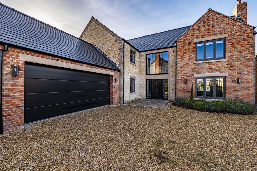 Property photo 1 of 33