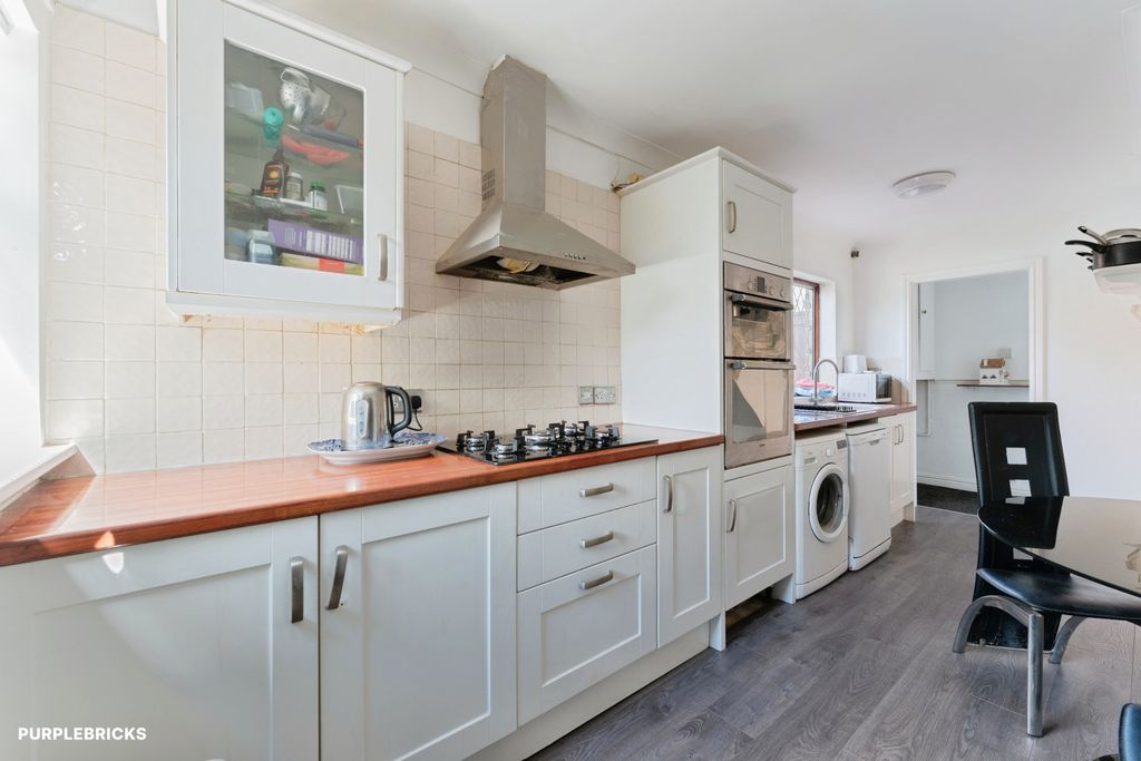 Property photo 3 of 14 Kitchen