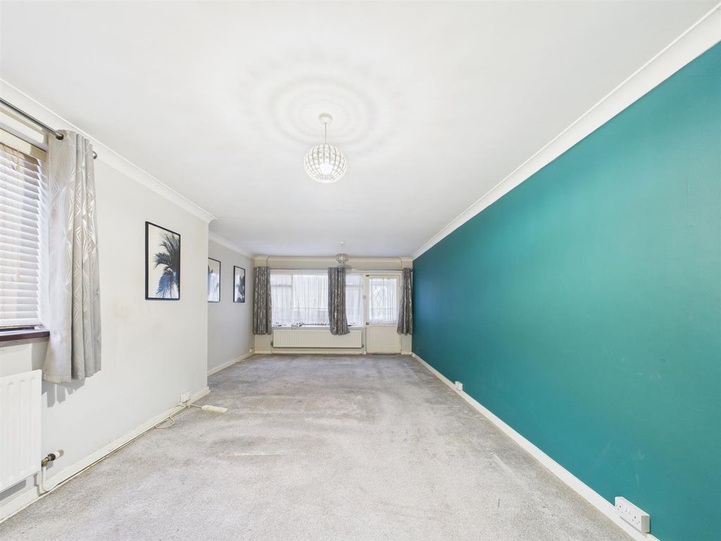 Property photo 3 of 13 Cam04045G0-Pr0056-Still005.Jpg