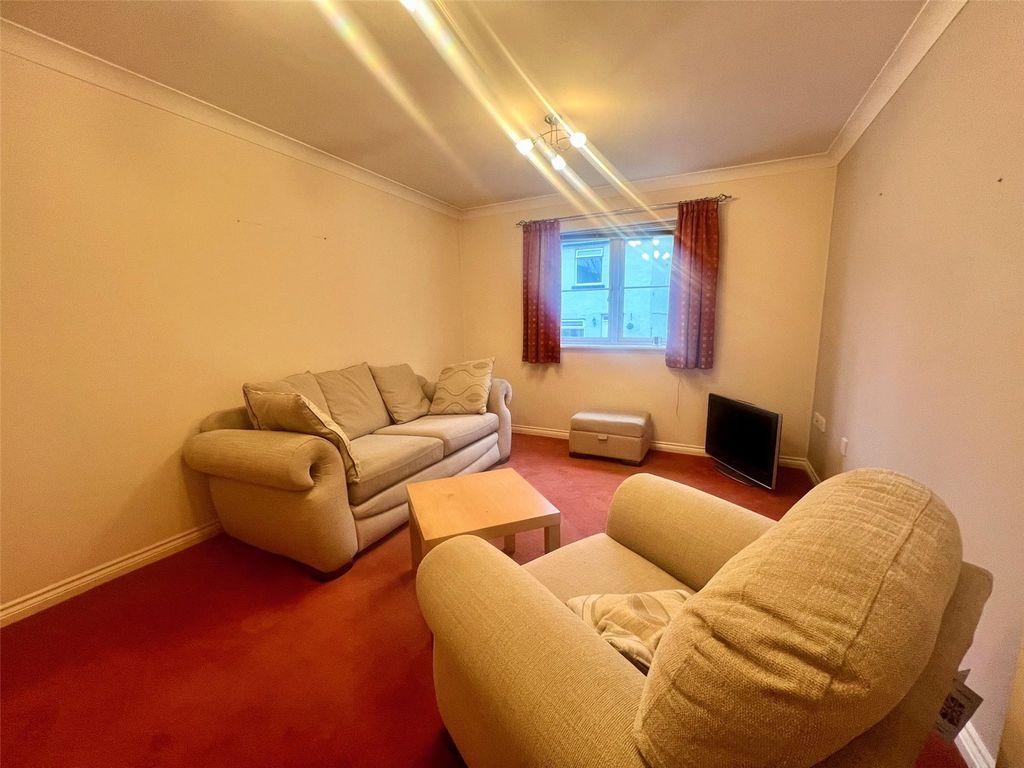 Property photo 2 of 6 Picture No. 15