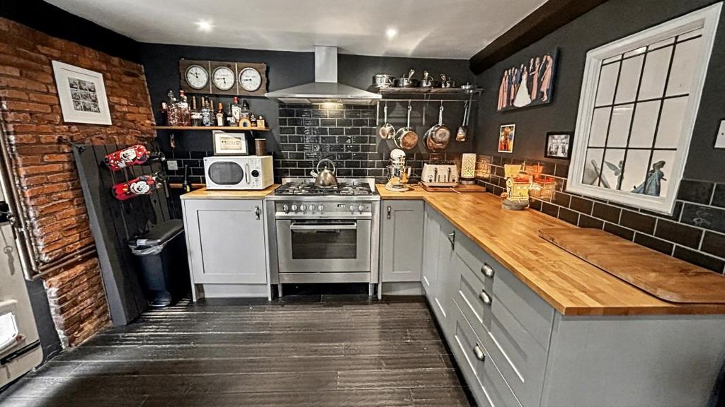 Property photo 3 of 22