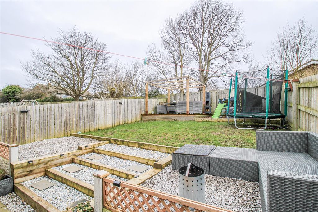 Property photo 2 of 10 Outside