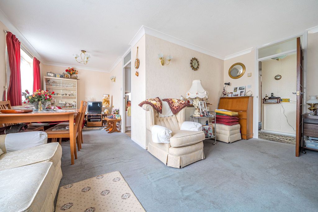 Property photo 2 of 16 Living/Dining Room