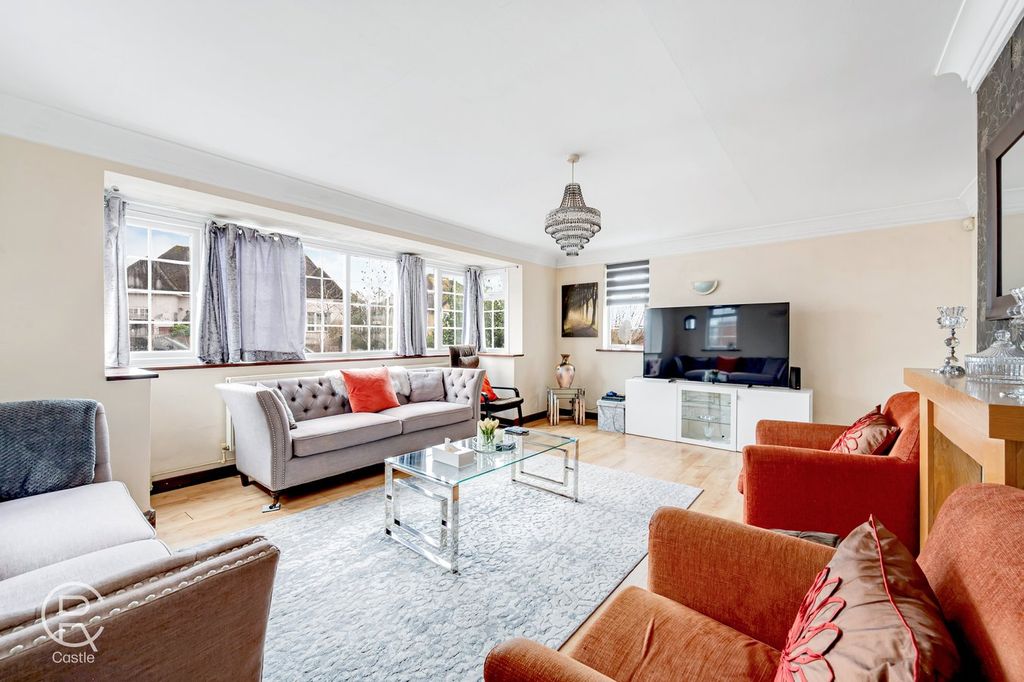 Property photo 2 of 18