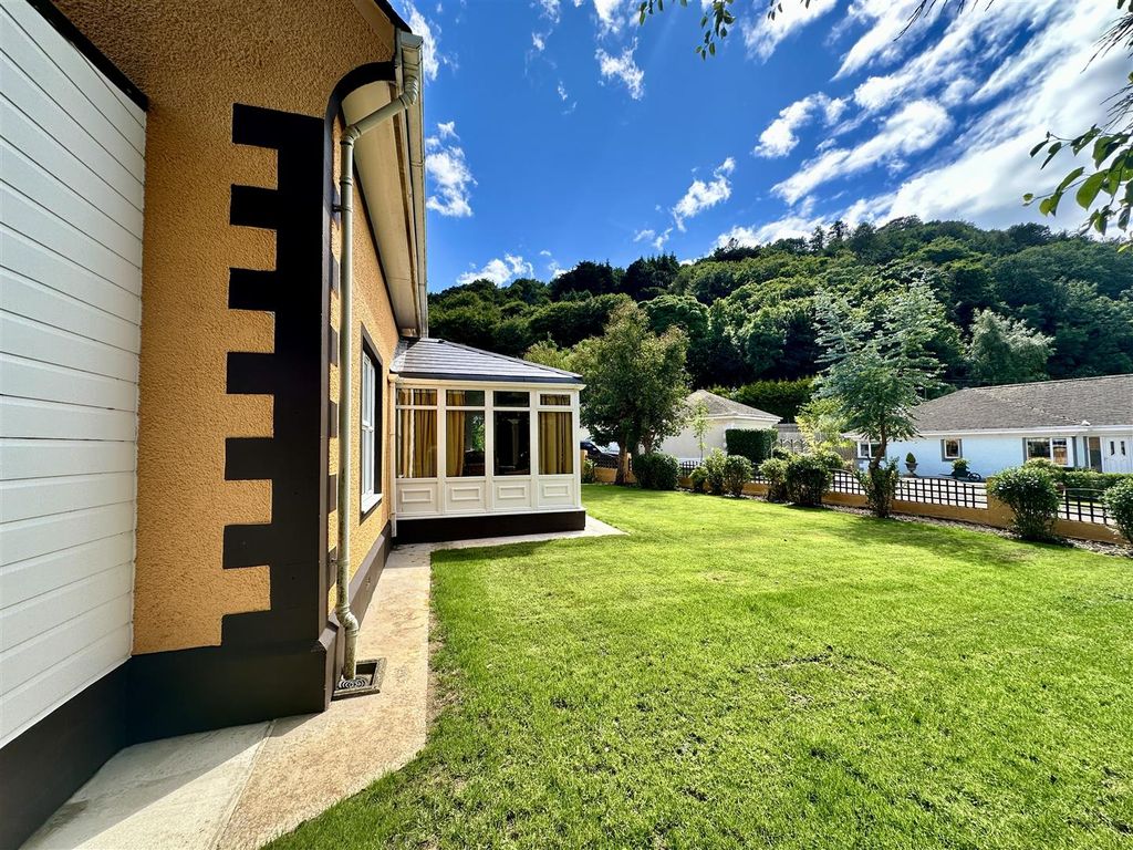 Property photo 2 of 31 Alt Side View Qv.Jpg
