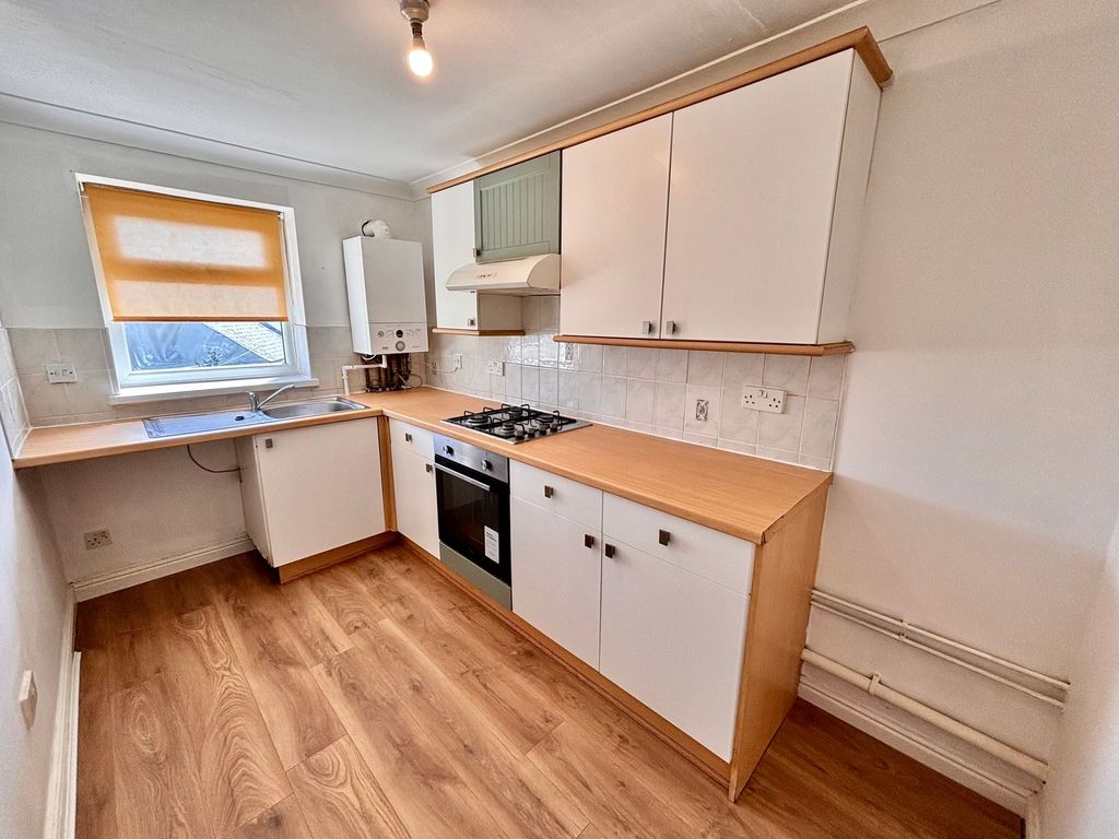 Property photo 3 of 27 Kitchen