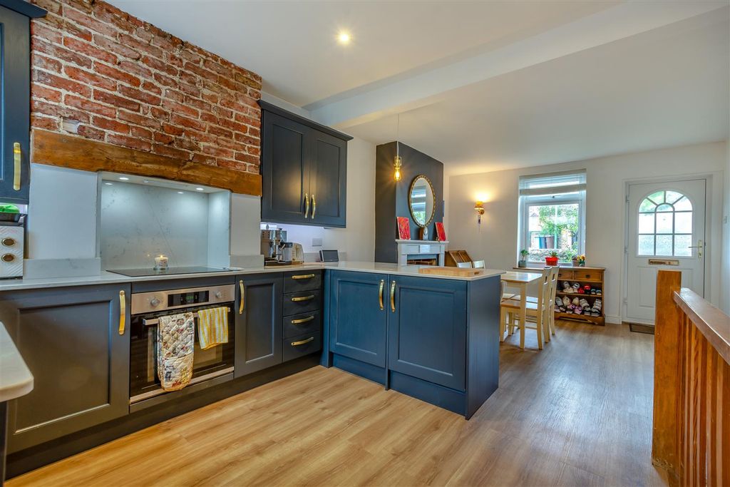 Property photo 2 of 16 8705005-Interior05.Jpg
