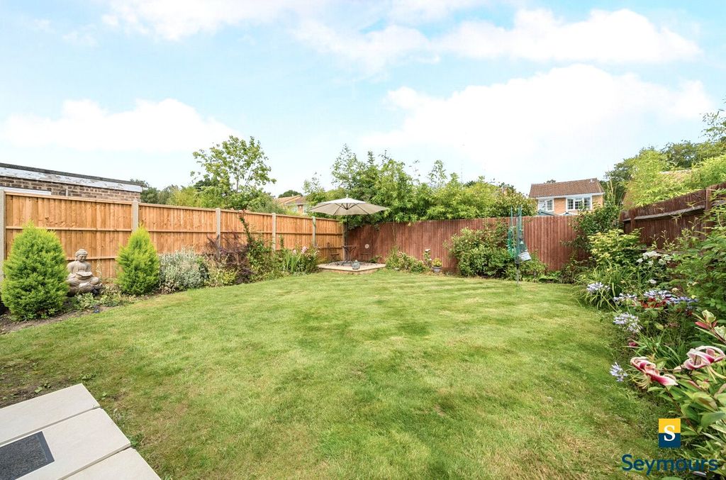 Property photo 2 of 18 Garden