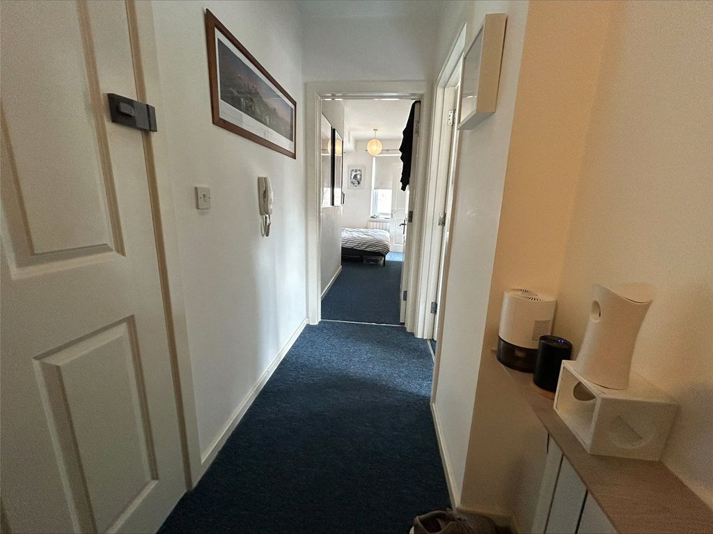 Property photo 2 of 7 Entrance Hall