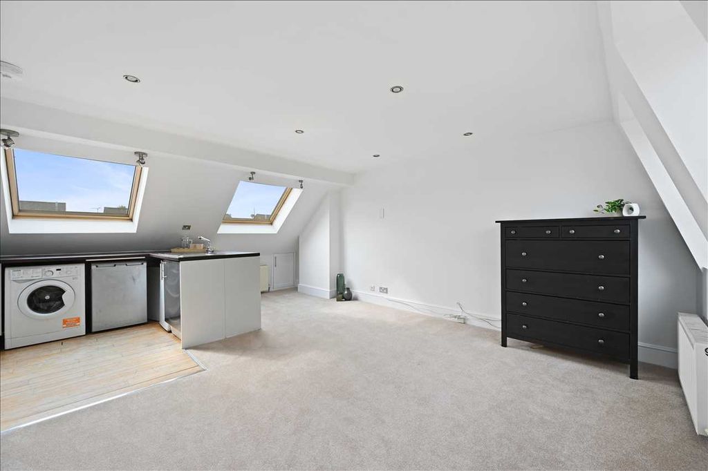 Property photo 2 of 9 Kitchen/Dining Room