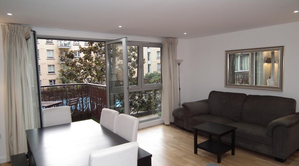 Property photo 3 of 14 Reception