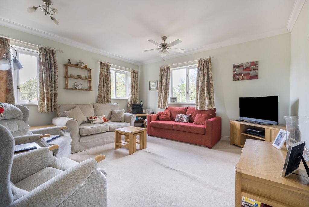 Property photo 3 of 17 1335966-10-6895De...