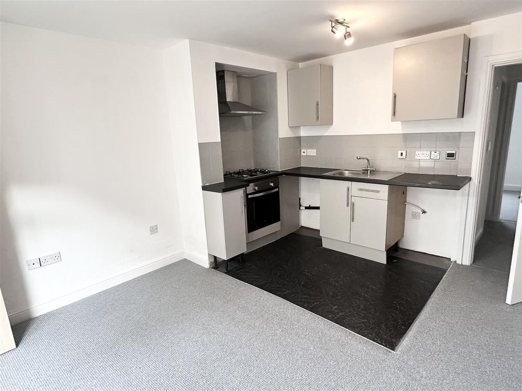 Property photo 3 of 8 Kitchen