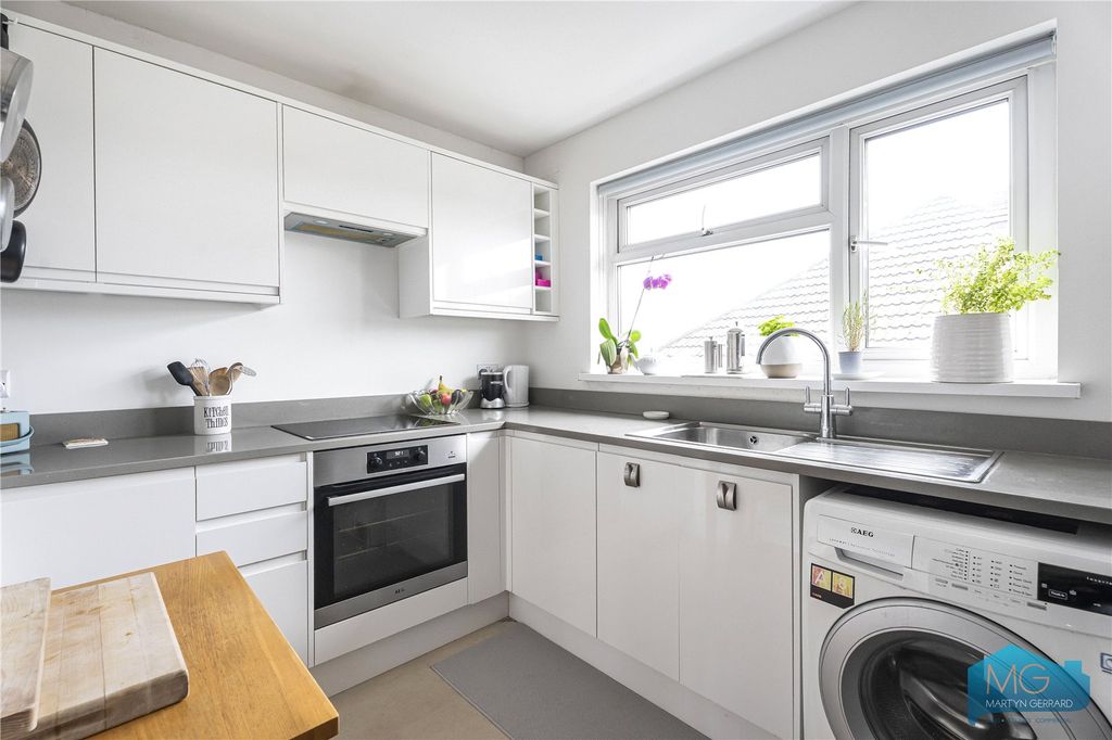 Property photo 2 of 19 Picture No. 15