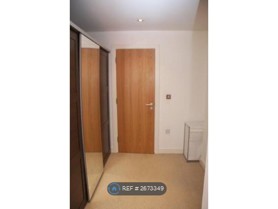 Property photo 3 of 17 Wardrobe