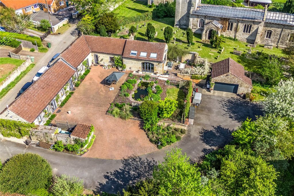 Property photo 1 of 21 Manor Barns