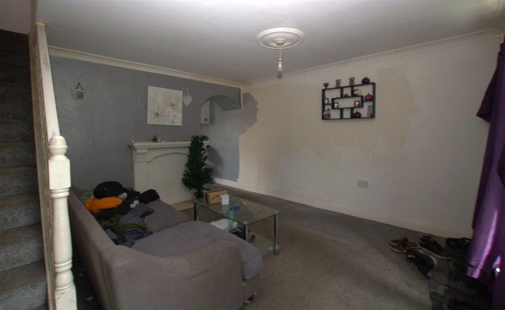 Property photo 2 of 9 Lounge
