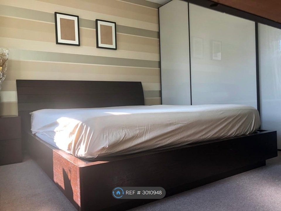 Property photo 2 of 17 Bedroom 1