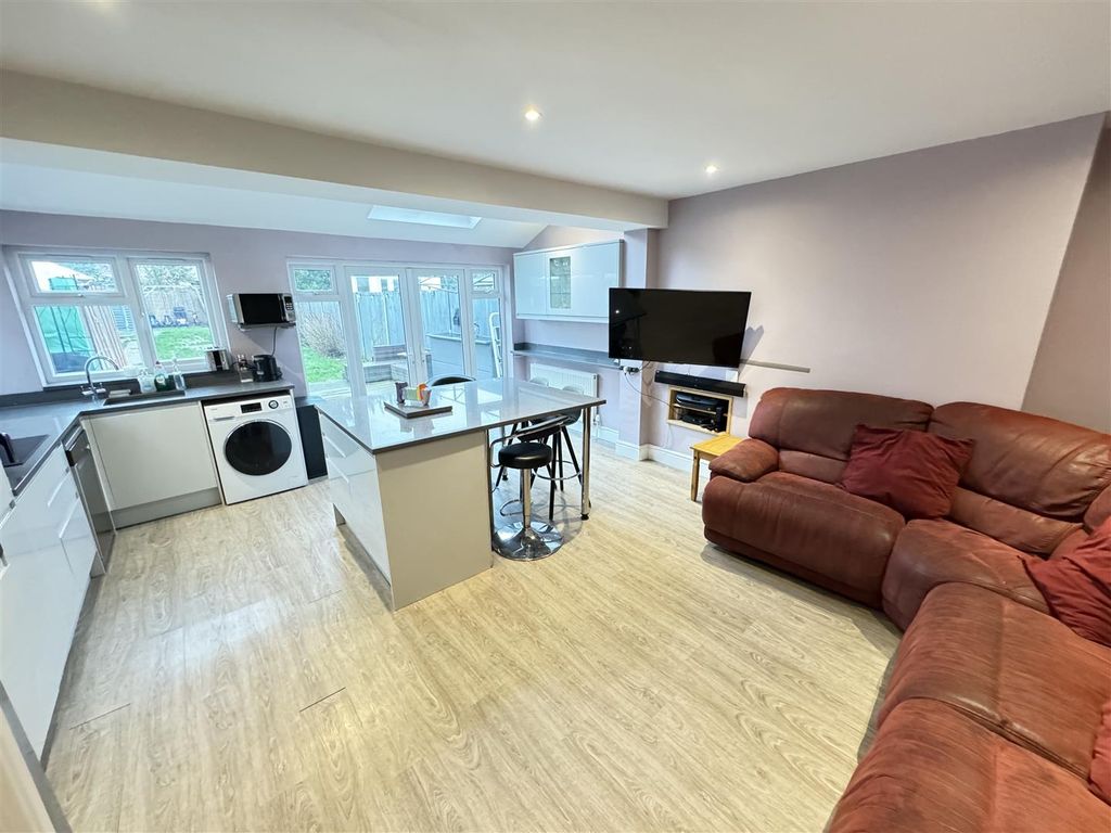 Property photo 2 of 23