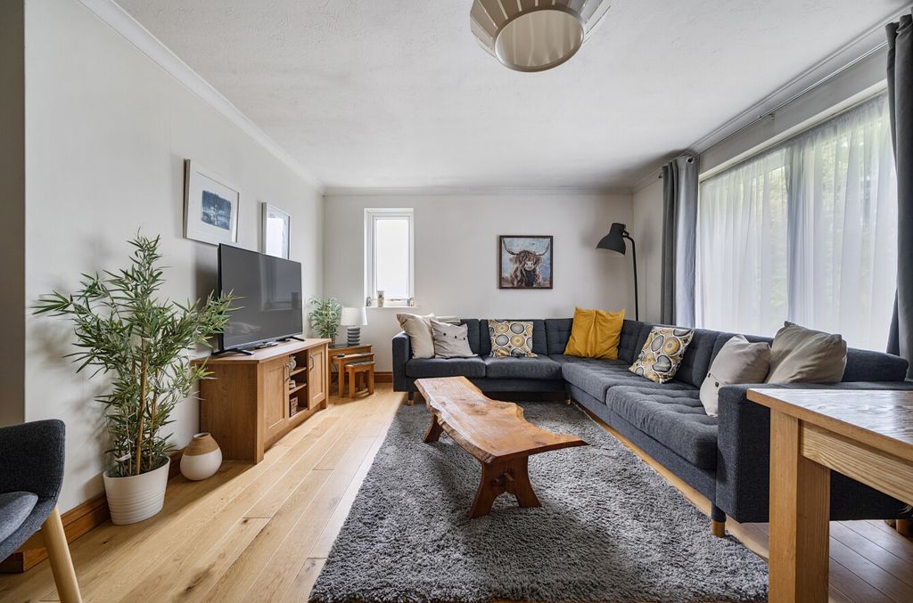 Property photo 2 of 21 2 - 1371025-6-6903634...