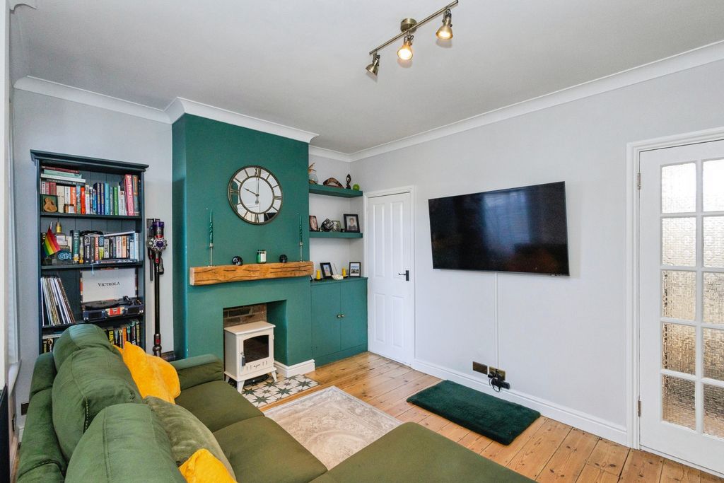 Property photo 3 of 18