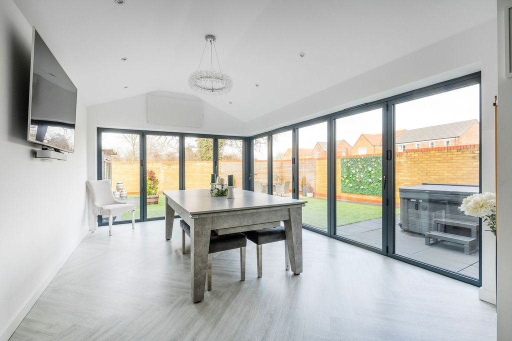 Property photo 3 of 25