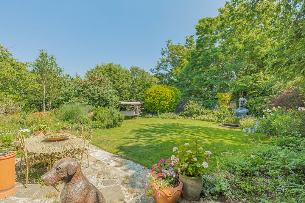 Property photo 2 of 21