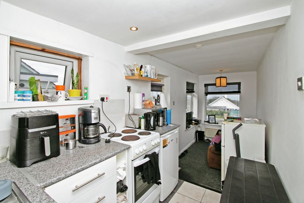 Property photo 3 of 18 Kitchen/Lounge