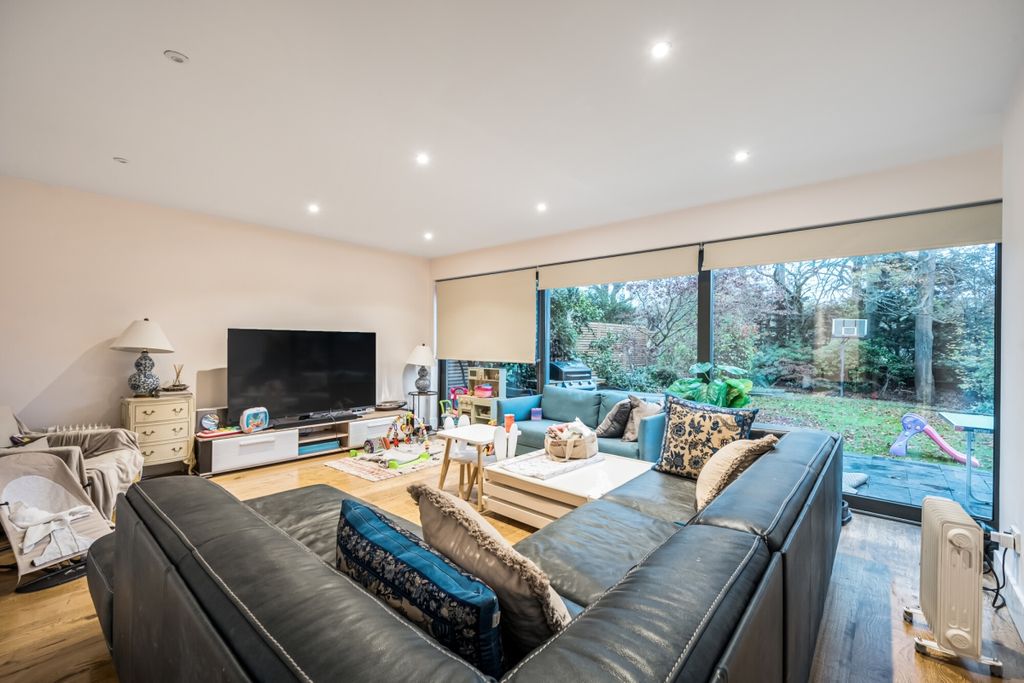 Property photo 2 of 13