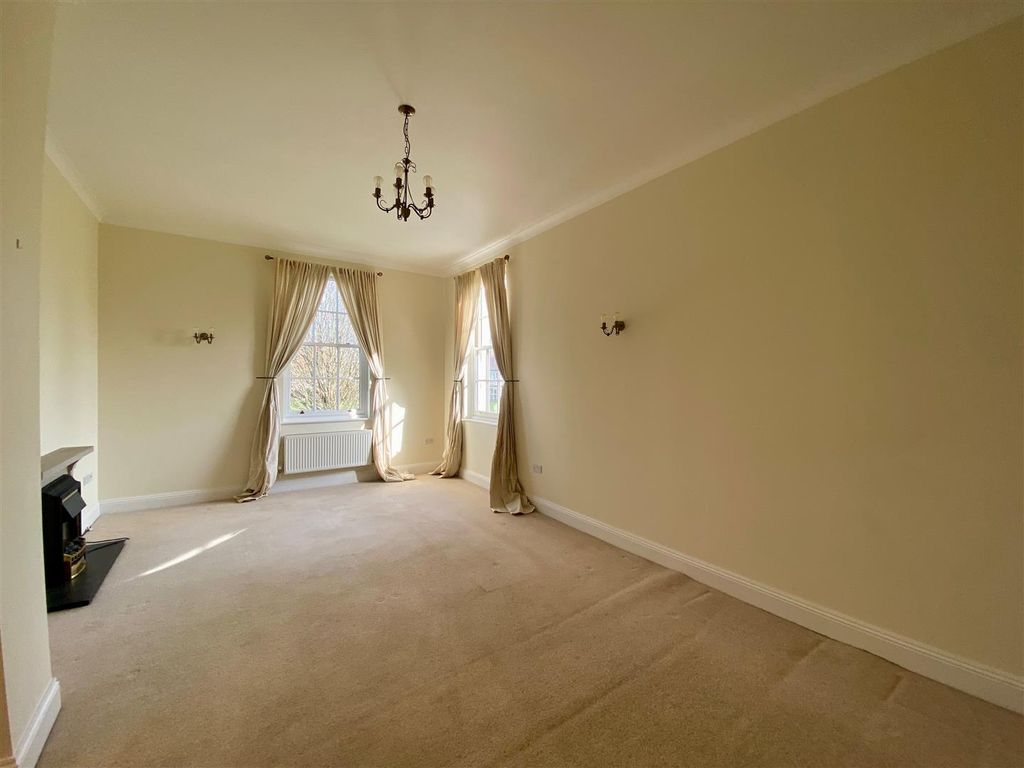 Property photo 3 of 12 Sitting Room