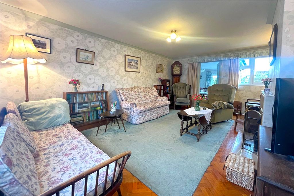 Property photo 2 of 19 Picture No. 28