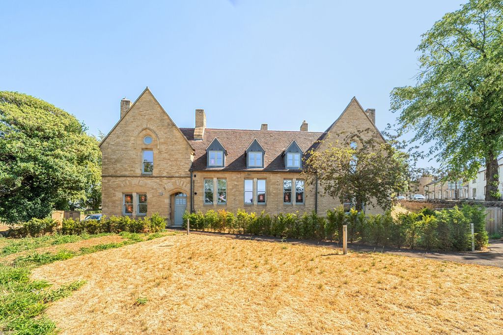 Property photo 1 of 20 External