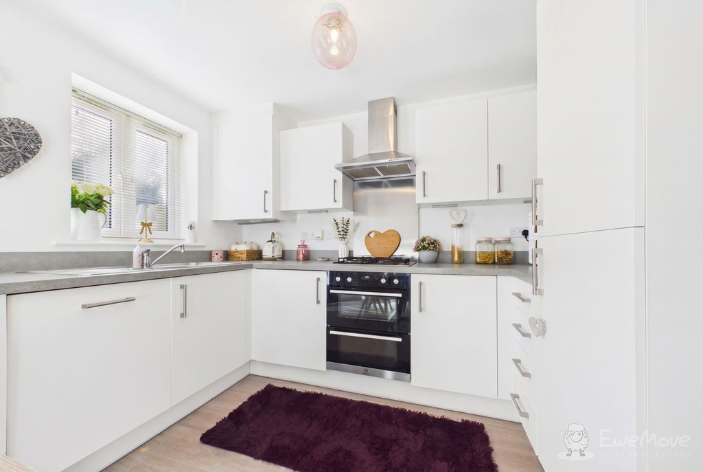 Property photo 2 of 14 Kitchen