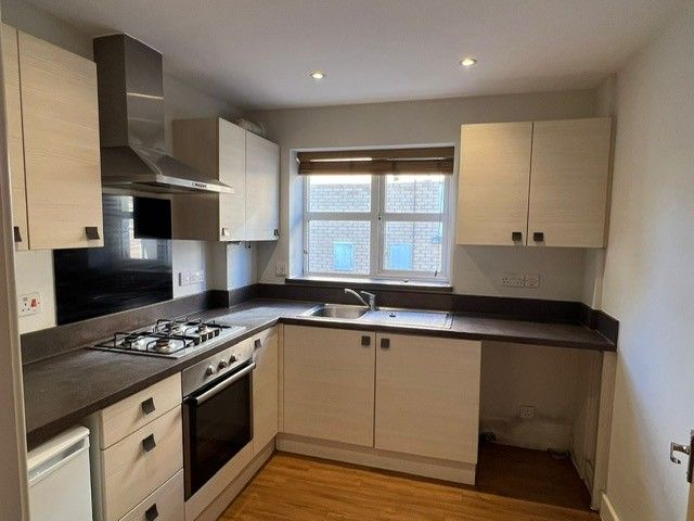 Property photo 3 of 8 Kitchen