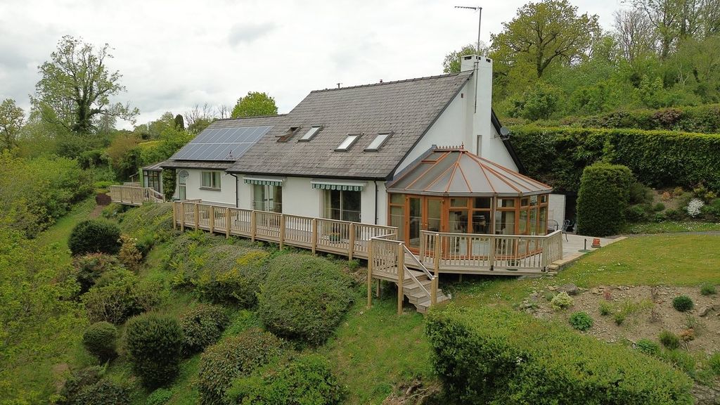 Property photo 1 of 33