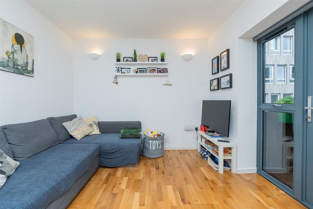 Property photo 3 of 17 9-Riverside-House-Bs1-4Rr-5.Jpg