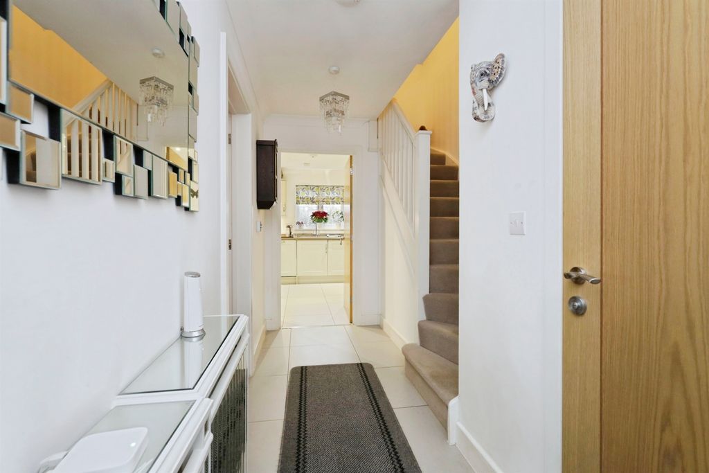 Property photo 2 of 18