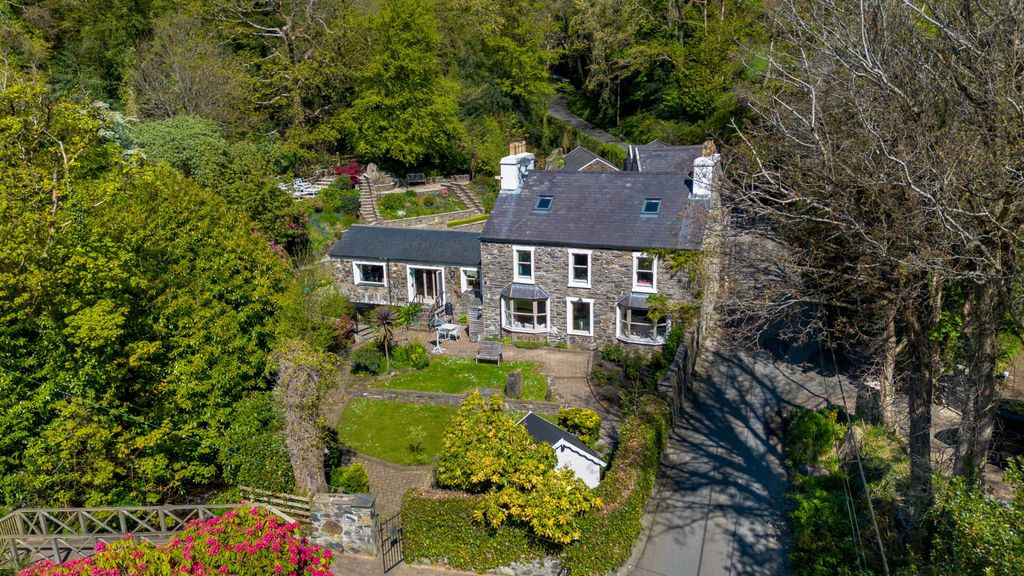 Property photo 1 of 50