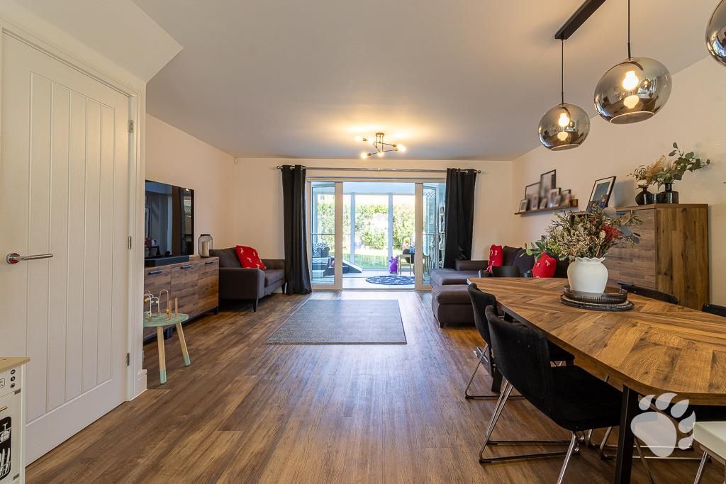 Property photo 2 of 31 Living Room