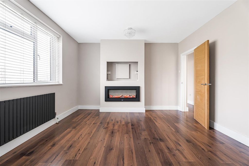 Property photo 2 of 21 2