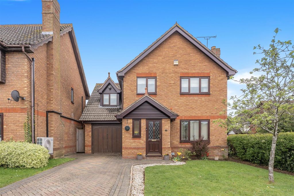 Property photo 1 of 18 6 Woburn Close, Banbury-1.Jpg
