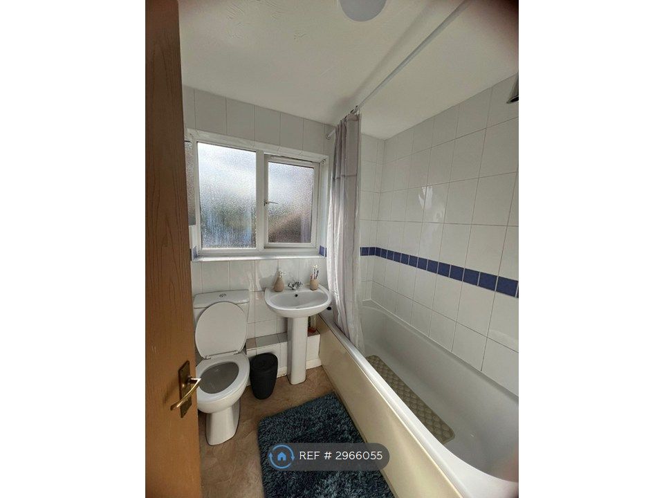 Property photo 3 of 7 Bathroom/Wc