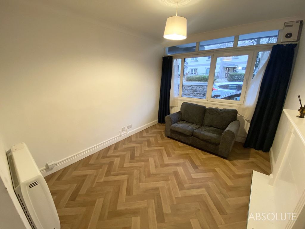 Property photo 2 of 10 Lounge