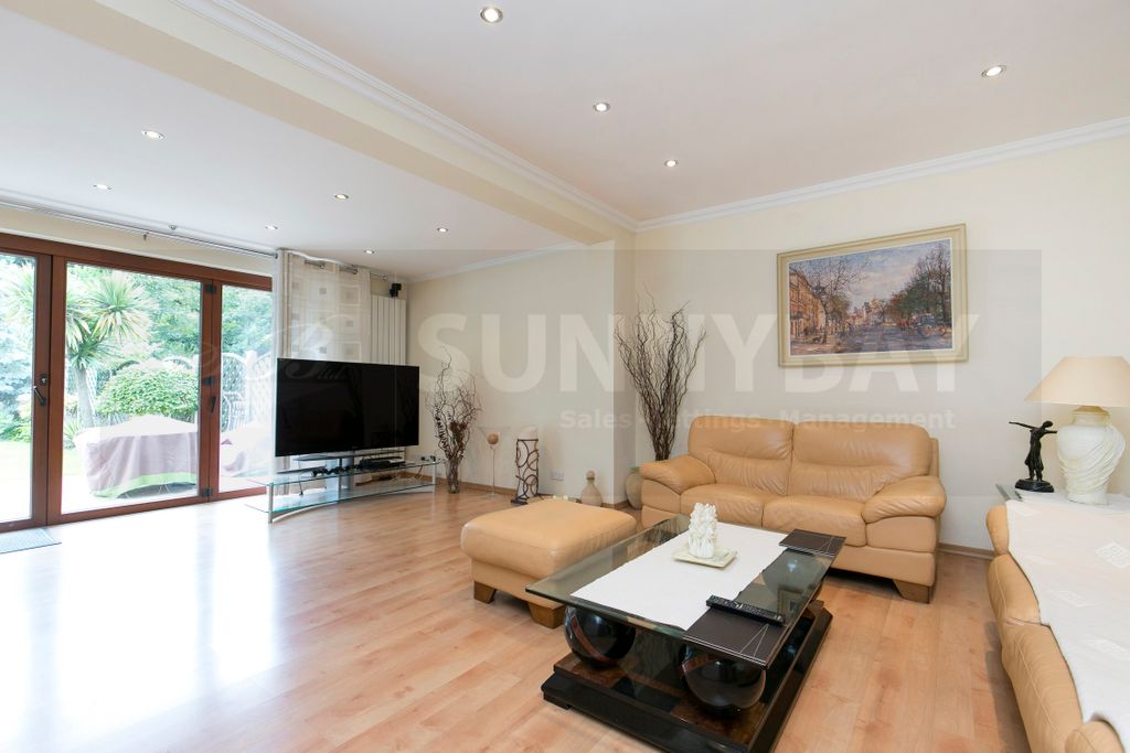 Property photo 2 of 16