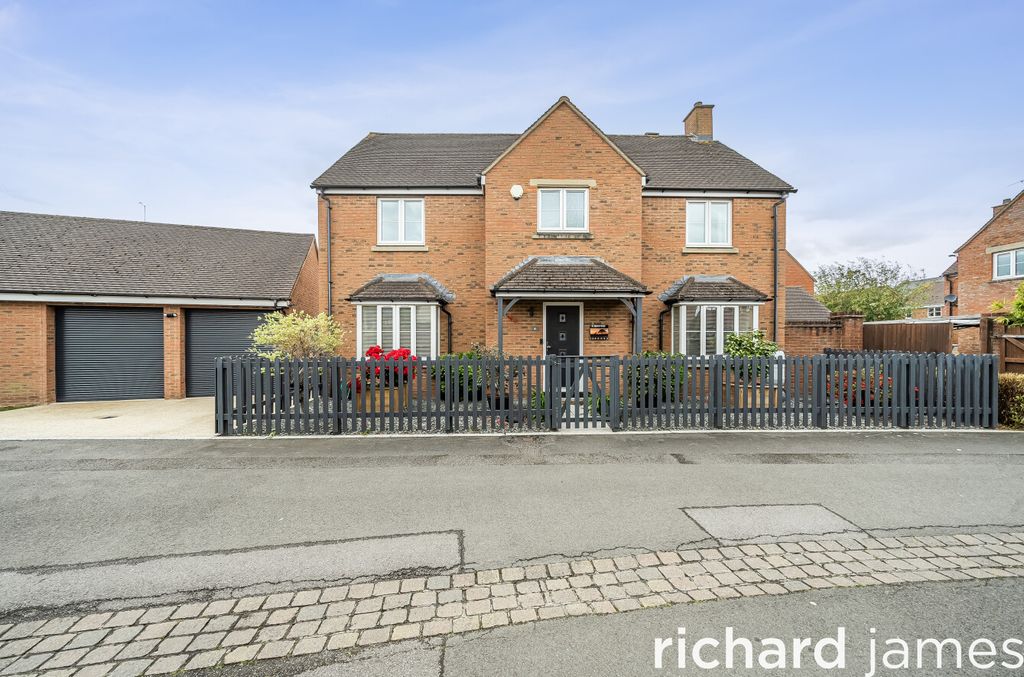 Property photo 1 of 19 1F74293E1Db64Caba172ee55Bfcbeafa