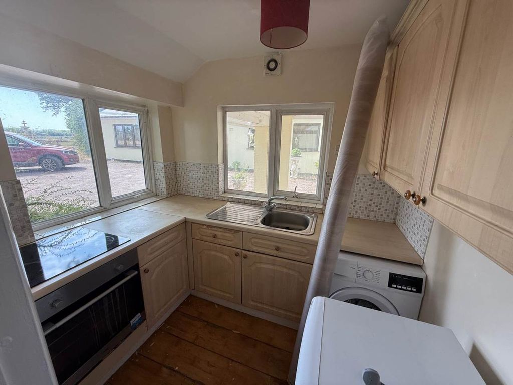 Property photo 3 of 6 Kitchen