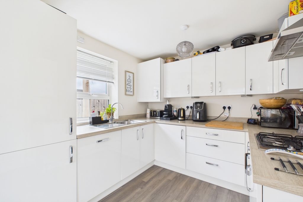 Property photo 3 of 12 Kitchen