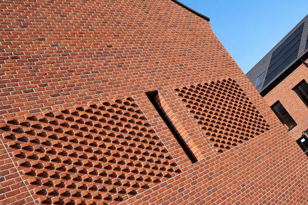 Property photo 3 of 14 Geometric Brick Detail